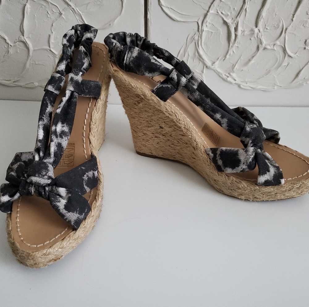 NYLA Jade Wedge Sandal Black White Fabric Size 9